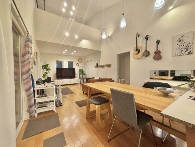 牛久市小坂町中古物件の居間・リビング