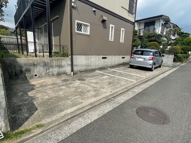 シェモア新桜ヶ丘の駐車場