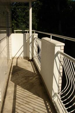 熊本市中央区出水２丁目の賃貸マンションのバルコニー