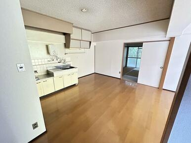 熊本市中央区出水２丁目の賃貸マンションの居間・リビング