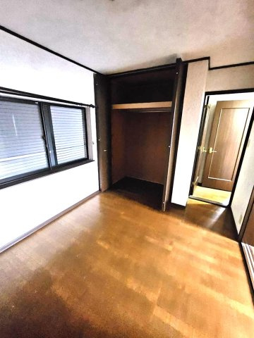 ◆南東向き３階建て５ＬＤＫ＆駐車スペース有り◆全居室収納付き◆山科区勧修寺西栗栖町◆の洋室|３階洋室