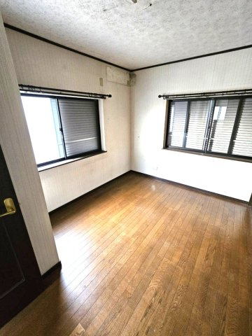 ◆南東向き３階建て５ＬＤＫ＆駐車スペース有り◆全居室収納付き◆山科区勧修寺西栗栖町◆の洋室|３階洋室