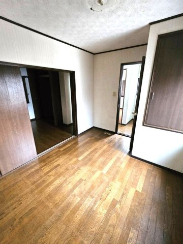 ◆南東向き３階建て５ＬＤＫ＆駐車スペース有り◆全居室収納付き◆山科区勧修寺西栗栖町◆の洋室|３階洋室