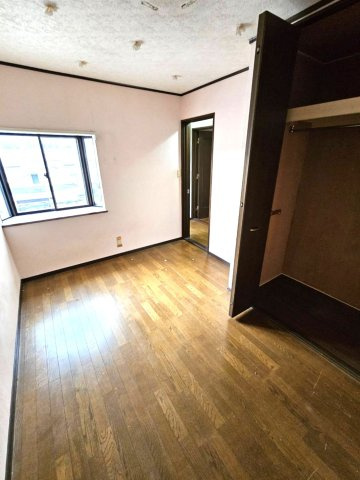 ◆南東向き３階建て５ＬＤＫ＆駐車スペース有り◆全居室収納付き◆山科区勧修寺西栗栖町◆の洋室|３階洋室