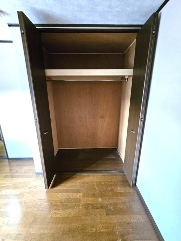 ◆南東向き３階建て５ＬＤＫ＆駐車スペース有り◆全居室収納付き◆山科区勧修寺西栗栖町◆の洋室|３階洋室のクローゼット