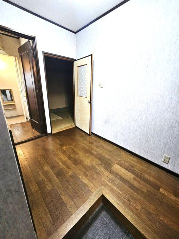 ◆南東向き３階建て５ＬＤＫ＆駐車スペース有り◆全居室収納付き◆山科区勧修寺西栗栖町◆の玄関|玄関