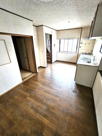 ◆南東向き３階建て５ＬＤＫ＆駐車スペース有り◆全居室収納付き◆山科区勧修寺西栗栖町◆の居間・リビング|リビング