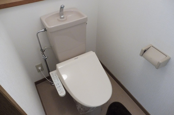 プロヴァンスⅡのトイレ|コンパクトで使いやすいトイレです※同タイプのお部屋になります。