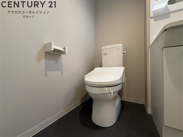 温水洗浄便座機能付きトイレです☆