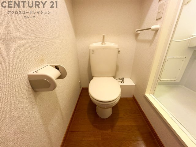 シンプルな独立トイレ