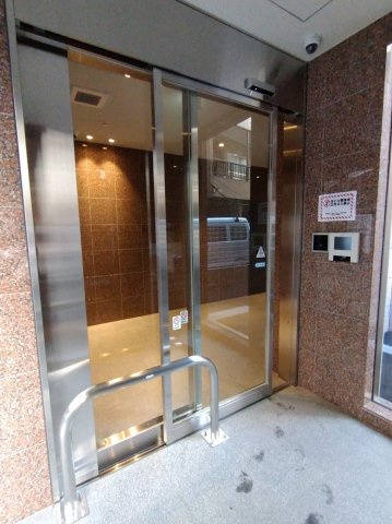 川口三栄ビルのエントランス