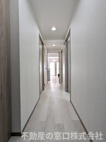 【玄関】 | グリーンマンションラフィネ春日 | デッドスペースになりがちな廊下はシンプル仕様。効率の良い間取りです♪