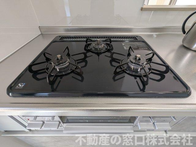【キッチン】 | グリーンマンションラフィネ春日 | コンロが３口あると、お料理が飛躍的に効率化できます♪　２口タイプしか使ったことのない方には是非試していただきたいです♪