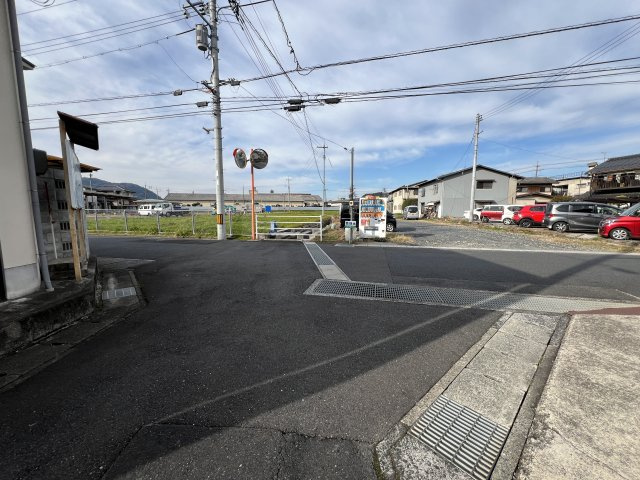 津山市二宮　売土地99坪の前面道路含む現地写真
