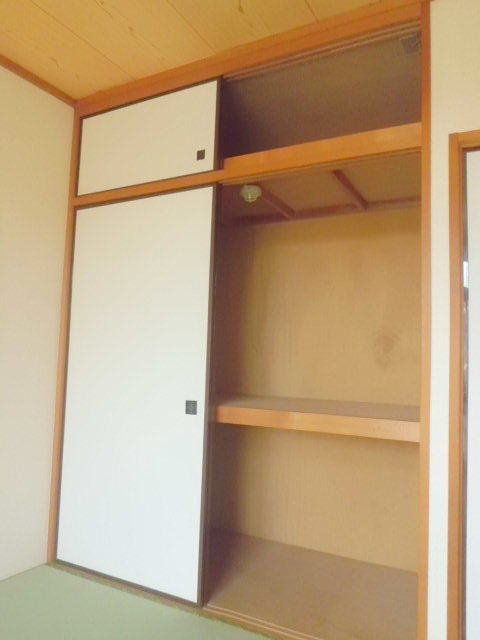 シティハイム　ウェルネスＣの収納|和室には天袋付き収納１間分あり