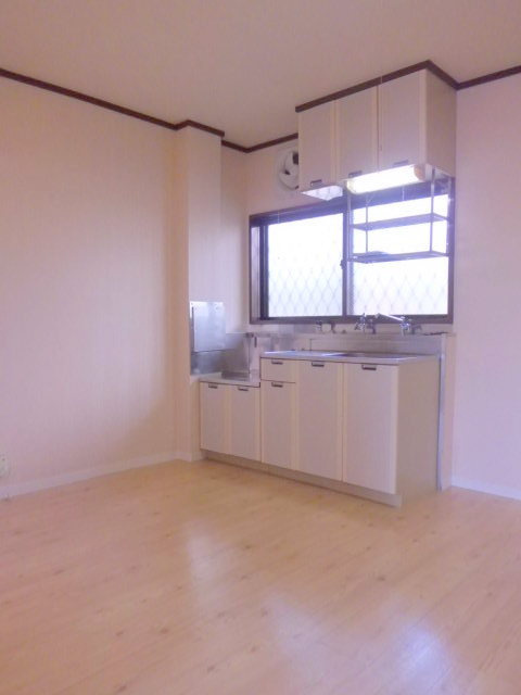 シティハイム　ウェルネスＣの居間・リビング|窓がある明るいダイニング７帖