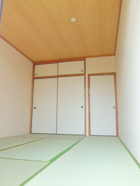 シティハイム　ウェルネスＣの和室|南向きの和室６帖　収納１間分