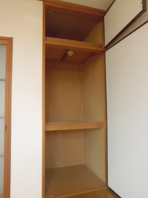 シティハイム　ウェルネスＣの収納|洋室には収納半間分あり