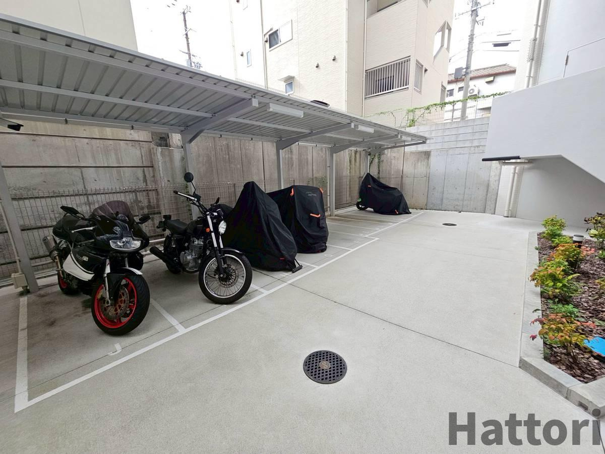 Attirant西三国の駐車場