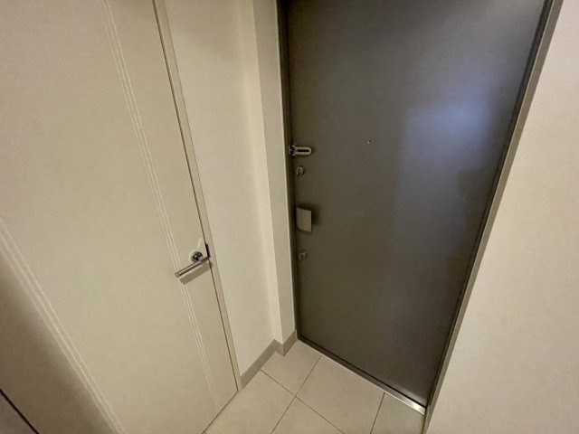 クロスレジデンス大阪新町の玄関