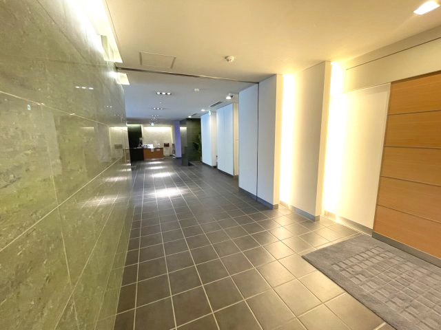 クロスレジデンス大阪新町のロビー