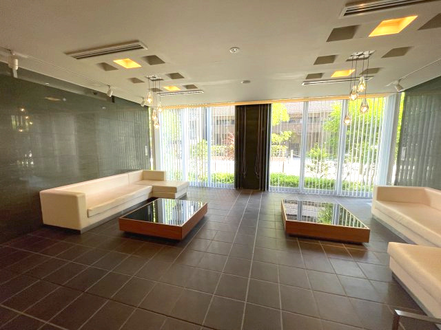 クロスレジデンス大阪新町のロビー