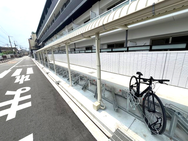 Alivis緑橋の駐車場