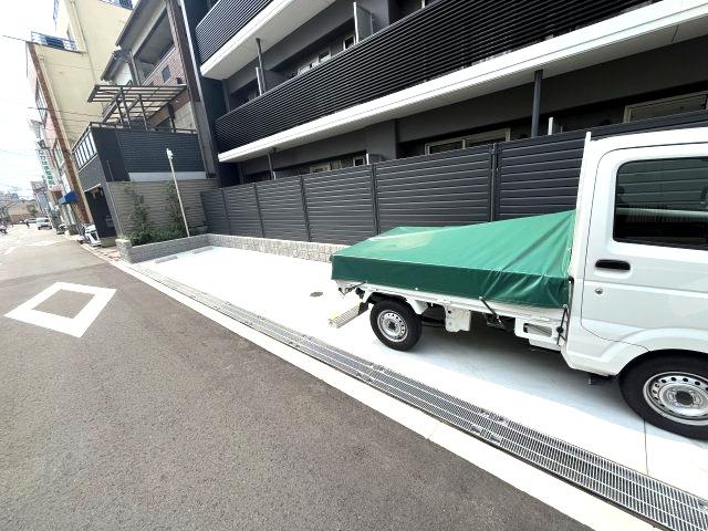 Alivis緑橋の駐車場