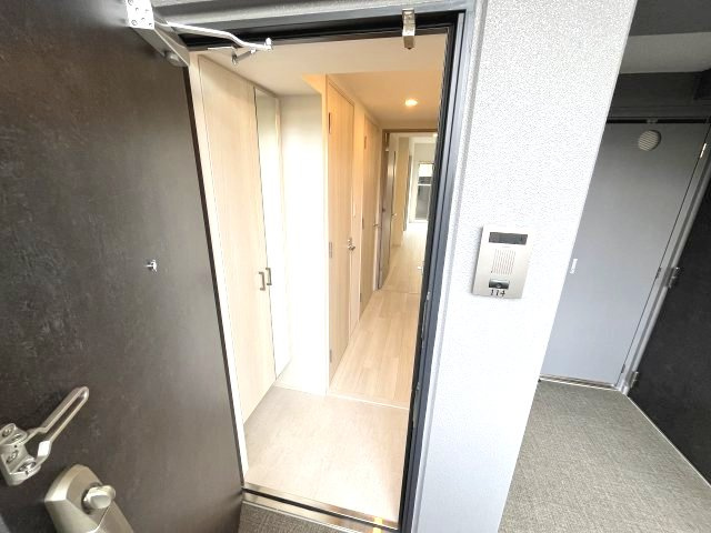 Alivis緑橋の玄関