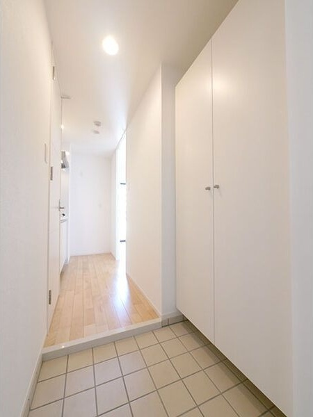コンフォート新栄の玄関