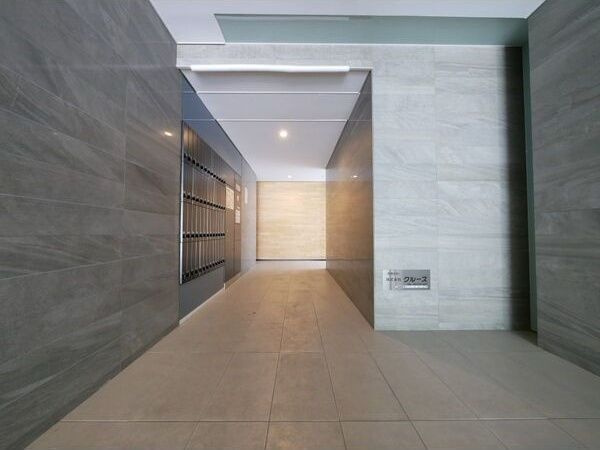 コンフォート新栄のエントランス