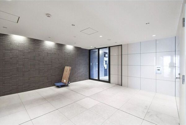 エスリード新栄プライムの玄関