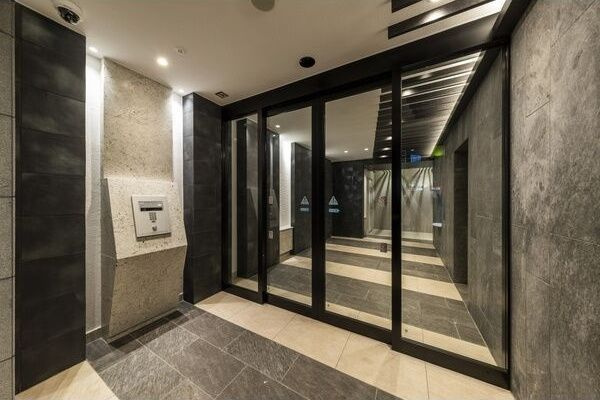 エステムコート名古屋グロースのエントランス