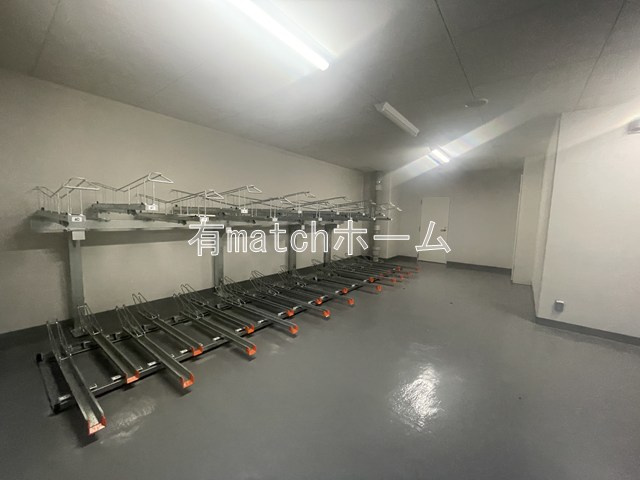 プレジオ西中島ASIANの駐車場