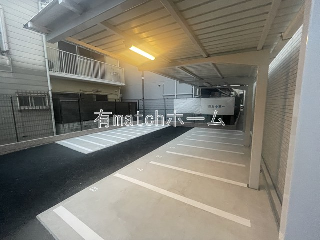 プレジオ西中島ASIANの駐車場