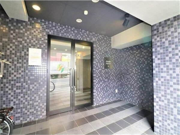 スタジオスクエア泉のエントランス