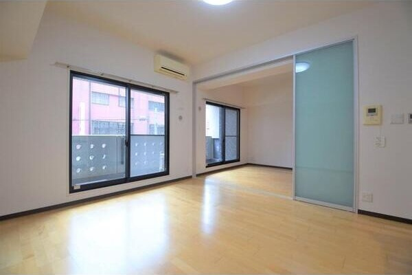 スタジオスクエア泉の居間・リビング