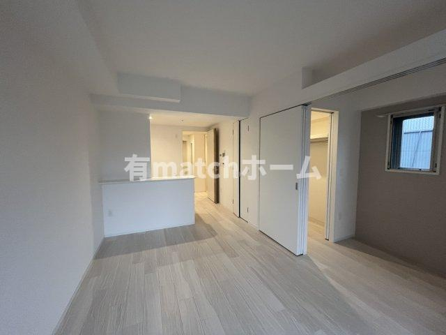 セレニテフラン谷町四丁目の居間・リビング