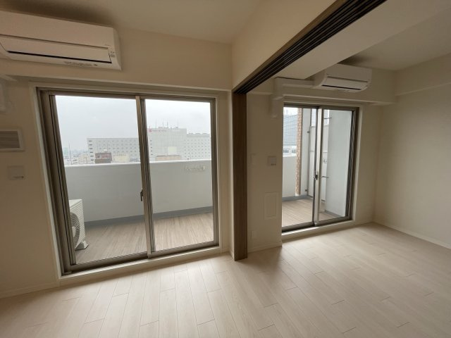 スプランディッド江坂駅前の居間・リビング