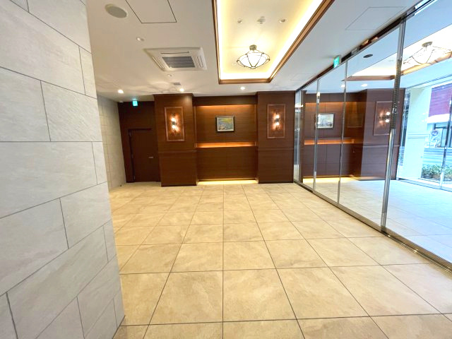 スプランディッド江坂駅前のエントランス