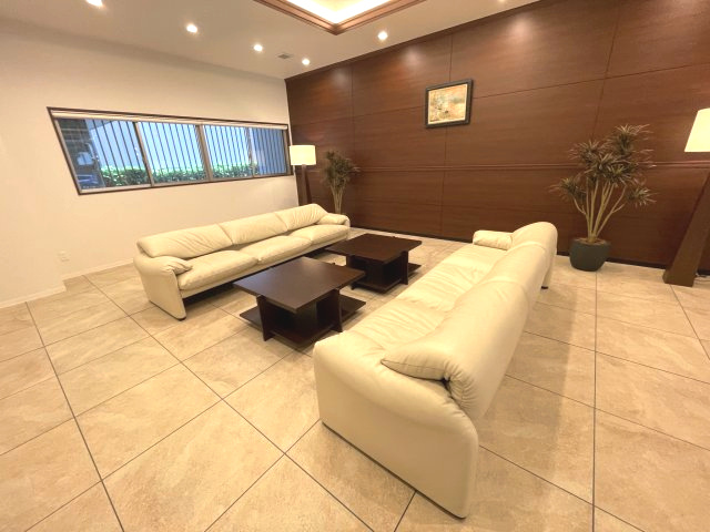 スプランディッド江坂駅前のロビー