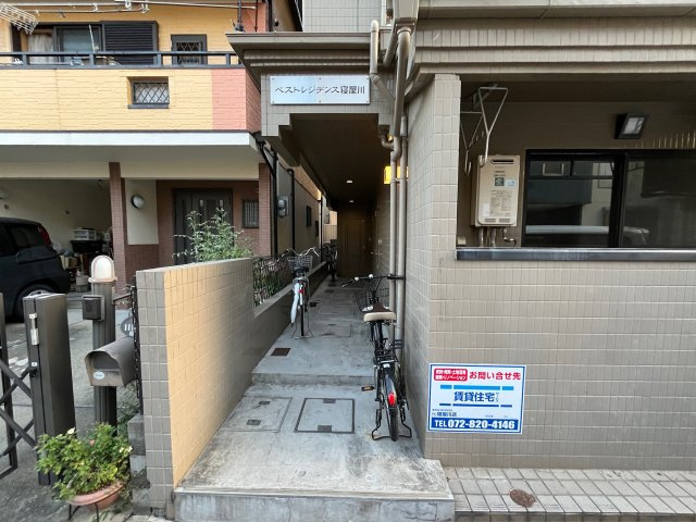 ベストレジデンス寝屋川のエントランス