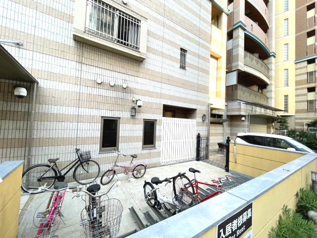 マスターズレジデンスドウトンボリの駐車場