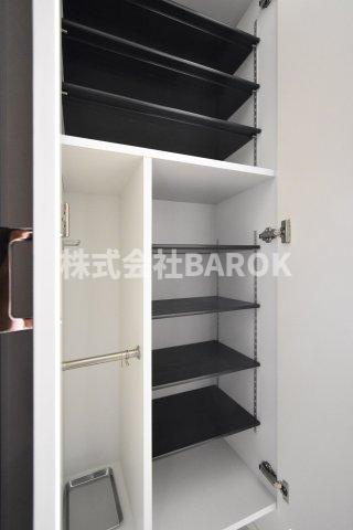 エンクレスト天神南PUREの玄関