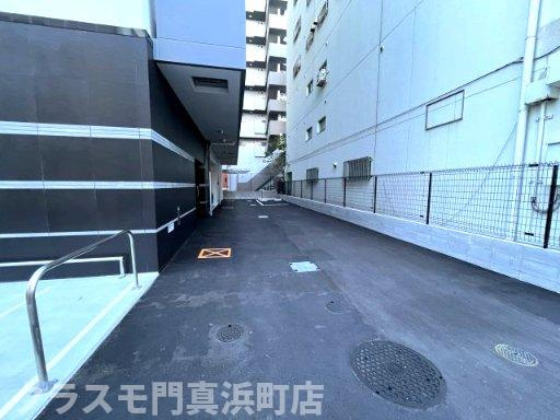 アルティザ江坂の駐車場