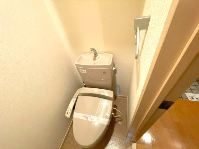 アンジェリーク磐船のトイレ|同建物反転タイプを表示しています