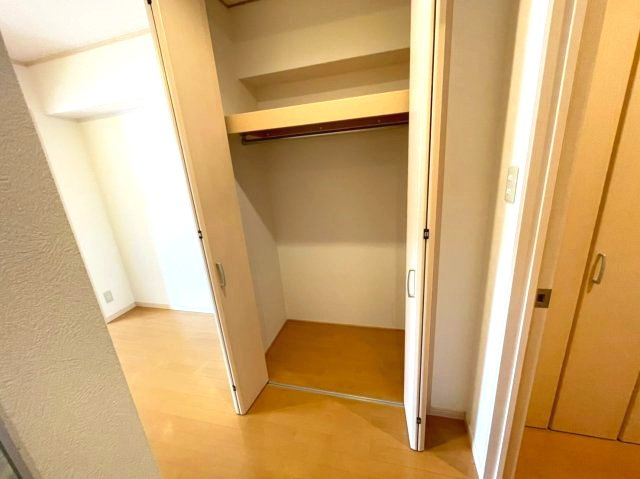 アンジェリーク磐船の収納|同建物反転タイプを表示しています