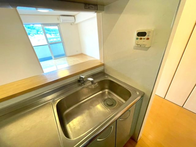 アンジェリーク磐船のキッチン|同建物反転タイプを表示しています