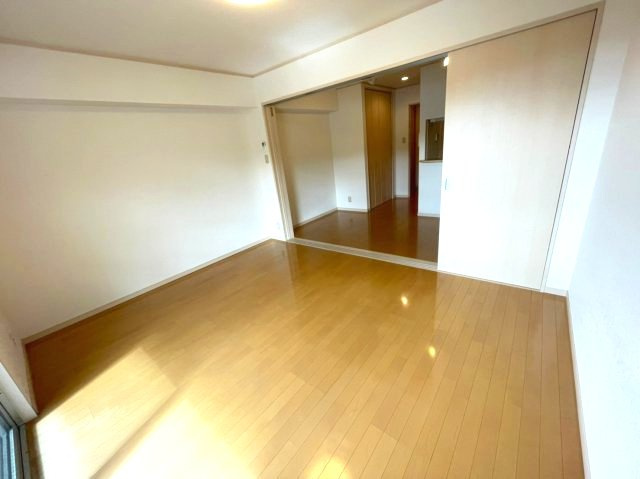 アンジェリーク磐船の洋室|同建物反転タイプを表示しています