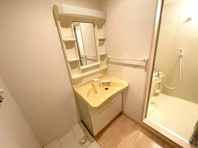 アンジェリーク磐船の洗面所|同建物反転タイプを表示しています